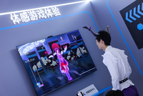 亮相ChinaJoy2024，荣耀以轻薄折叠屏引领游戏体验新风潮