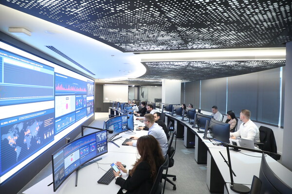 61% 的網絡安全專業人士計劃采用 AI，以應對制造業日益增長的網絡風險挑戰