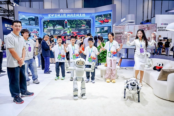 百城上岗、全域直播，墨甲把机器人真实工作现场搬到WRC