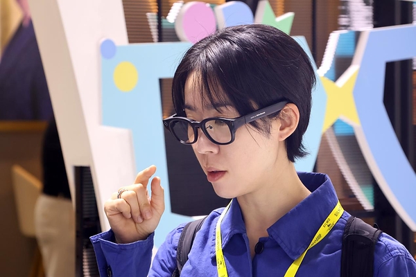 亮相SILMO Paris 2026｜莫界以核心光学创新，演绎有显AI眼镜的时尚与全能